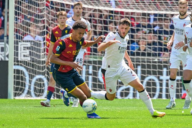 Genoa™s Alex Amorim fights for the ball with Milan™s Gimenez during the Serie A soccer match between Genoa and Milan at the Luigi Ferraris Stadium in Genoa, Italy - Sunday, May 17, 2026. - Soccer .  Copyright: xTanoxPecoraro LaPressex