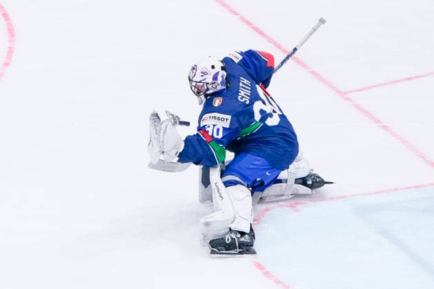 FRIBOURG, SWITZERLAND - MAY 17: goalkeeper Jacob Smith of Italy saves during the 2026 IIHF Ice hockey, Eishockey World Championship, WM, Weltmeisterschaft Switzerland game between Italy and Slovakia at BCF Arena on May 17, 2026 in Fribourg, Fribourg. Fribourg BCF Arena Fribourg Switzerland Copyright: xJustPictures.ch JarixPestelaccix jp-en-EuSpIm-JP6_JAR_Italy_Slovakia_16May2026_00008