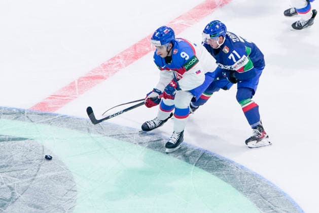 FRIBOURG, SWITZERLAND - MAY 17: Filip Mesar of Slovakia L) against Marco Zanetti of Italy R) during the 2026 IIHF Ice hockey, Eishockey World Championship, WM, Weltmeisterschaft Switzerland game between Italy and Slovakia at BCF Arena on May 17, 2026 in Fribourg, Fribourg. Fribourg BCF Arena Fribourg Switzerland Copyright: xJustPictures.ch JarixPestelaccix jp-en-EuSpIm-JP6_JAR_Italy_Slovakia_16May2026_00013