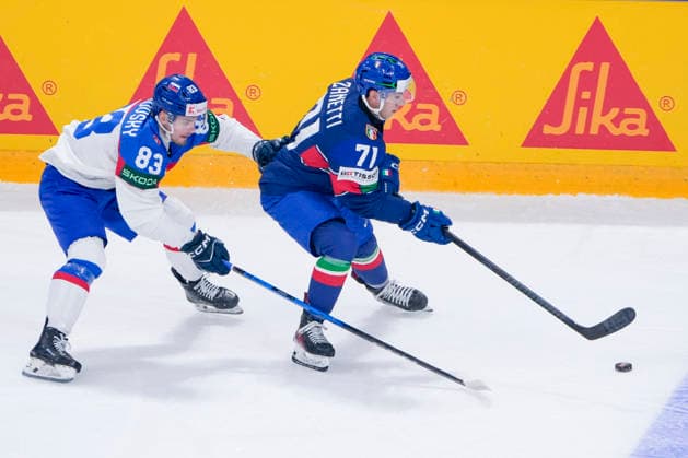 FRIBOURG, SWITZERLAND - MAY 17: Marco Zanetti of Italy R) against Servac Petrovsky of Slovakia L) during the 2026 IIHF Ice hockey, Eishockey World Championship, WM, Weltmeisterschaft Switzerland game between Italy and Slovakia at BCF Arena on May 17, 2026 in Fribourg, Fribourg. Fribourg BCF Arena Fribourg Switzerland Copyright: xJustPictures.ch JarixPestelaccix jp-en-EuSpIm-JP6_JAR_Italy_Slovakia_16May2026_00019