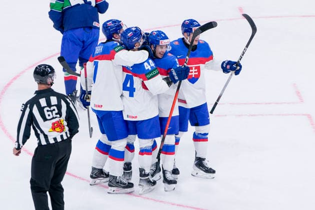 FRIBOURG, SWITZERLAND - MAY 17: Slovakia celebrates the 1-0 during the 2026 IIHF Ice hockey, Eishockey World Championship, WM, Weltmeisterschaft Switzerland game between Italy and Slovakia at BCF Arena on May 17, 2026 in Fribourg, Fribourg. Fribourg BCF Arena Fribourg Switzerland Copyright: xJustPictures.ch JarixPestelaccix jp-en-EuSpIm-JP6_JAR_Italy_Slovakia_16May2026_00042