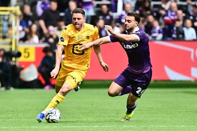 RSC Anderlecht v KV Mechelen - Jupiler Pro League Champions Play-Off ANDERLECHT, BELGIUM - MAY 17 : Llansana Enric midfielder of RSC Anderlecht and Mrabti Kerim forward of KV Mechelen battle for the ball during the Jupiler Pro League Champions Play-Off match between RSC Anderlecht and KV Mechelen on May 17, 2026 in Anderlecht, Belgium, 17 05 2026 Anderlecht Belgium  Copyright: xPeterxDexVoechtx