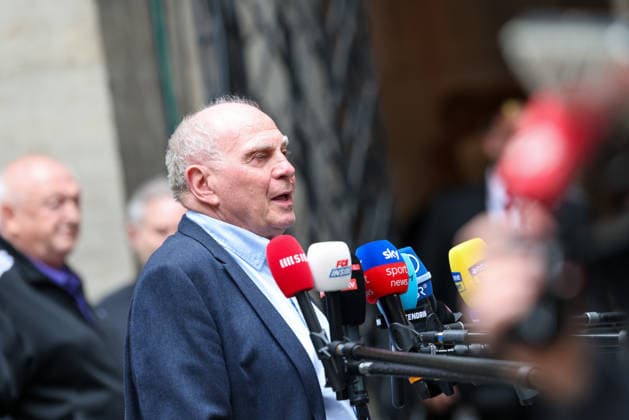Uli Hoeness (FC Bayern Muenchen, Ehrenpraesident) beim Interview, GER, Empfang des FC Bayern Muenchen im Rathaus und Meisterfeier am Marienplatz, 17.05.2026, GER, Empfang des FC Bayern Muenchen im Rathaus und Meisterfeier am Marienplatz, 17.05.2026 Muenchen Copyright: xEibner-Pressefoto JennixMaulx EP_JML