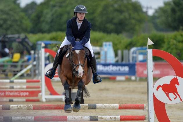 Reiten Jubiläumsturnier beim RuFV Bruckhausen ** NUR FÜR REDAKTIONELLE ZWECKE ** EDITORIAL USE ONLY **<p>Jil Aulbach, RSV St. Hubertus Wesel-Obrighoven, reitet (Stilspringprüfung Kl.E 80cm) am Sonntag, den 17.05.2026, in Hünxe. Deutschland NRW Voerde Copyright: OleksandrxVoskresenskyi