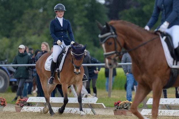Reiten Jubiläumsturnier beim RuFV Bruckhausen ** NUR FÜR REDAKTIONELLE ZWECKE ** EDITORIAL USE ONLY **<p>Ela Maria Zender, RFV Dinslaken-Hiesfeld e. V., reitet (Dressurprüfung Kl.A**) am Sonntag, den 17.05.2026, in Hünxe. Deutschland NRW Voerde Copyright: OleksandrxVoskresenskyi