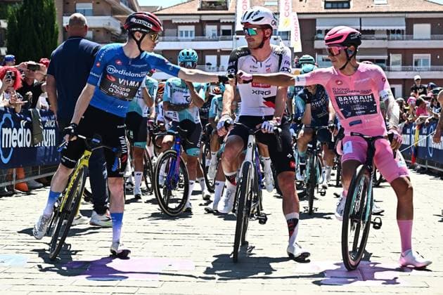 May 17, 2026, Chieticervia, ITALY: Danish rider Jonas Vingegaard Hansen .of Team Visma Lease A Bike wearing the best climber s blue jersey, portuguese rider Afonso Eulalio of Bahrain Victorious wearing the overall leader s pink jersey, , waiting to the start for the 9th stage of the 109 Giro d Italia 2026, cycling race over 184 km from Cervia to Corno alle Scale, 17 May 2026. ANSA LUCA ZENNARO. Giro D Italia Cycling Tour - Stage 9  - ZUMAa110 20260517_zaf_a110_048 Copyright: xLucaxZennarox