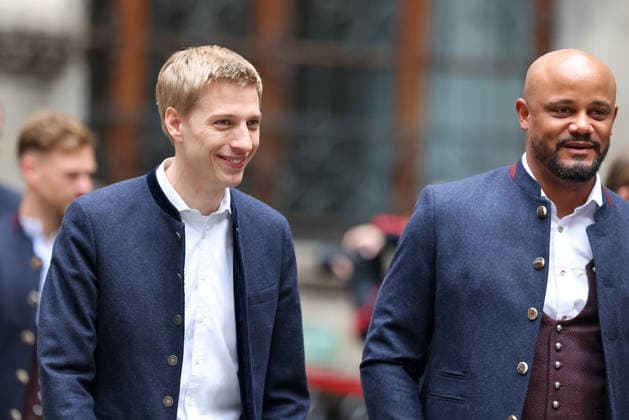 Vincent Kompany (FC Bayern Muenchen, Cheftrainer) mit Dominik Krause (Gruene, Oberbuergermeister Stadt Muenchen) , GER, Empfang des FC Bayern Muenchen im Rathaus und Meisterfeier am Marienplatz, 17.05.2026, GER, Empfang des FC Bayern Muenchen im Rathaus und Meisterfeier am Marienplatz, 17.05.2026 Muenchen Copyright: xEibner-Pressefoto JennixMaulx EP_JML