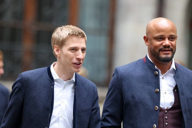 Vincent Kompany (FC Bayern Muenchen, Cheftrainer) mit Dominik Krause (Gruene, Oberbuergermeister Stadt Muenchen) , GER, Empfang des FC Bayern Muenchen im Rathaus und Meisterfeier am Marienplatz, 17.05.2026, GER, Empfang des FC Bayern Muenchen im Rathaus und Meisterfeier am Marienplatz, 17.05.2026 Muenchen Copyright: xEibner-Pressefoto JennixMaulx EP_JML