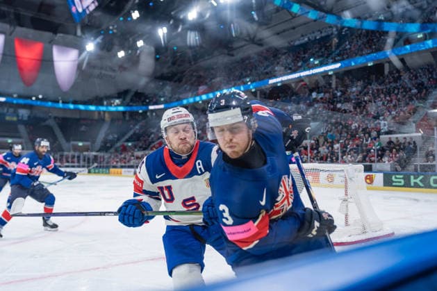 17 05 2026, Zurich, Swiss Life Arena, Ice hockey, Eishockey World Championships: Great Britain - USA, 24 Mathieu Olivier (United States), 3 Liam Steele (Great Britain) Zurich Swiss Life Arena Zurich Switzerland Copyright: xJustPictures.ch StefanxEmchx jp-de-StEm-DSC0001420260517