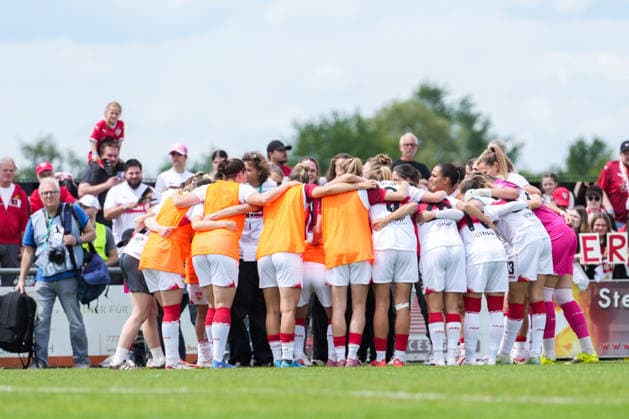 2. Frauen Bundesliga: SC Sand vs. VfB Stuttgart, 17.05.2026 Mannschaftskreis des VfB Stuttgart 2. Frauen Bundesliga: SC Sand vs. VfB Stuttgart, Adams Arena SC Sand, 17.05.2026 DFB DFL REGULATIONS PROHIBIT ANY USE OF PHOTOGRAPHS AS IMAGE SEQUENCES AND OR QUASI-VIDEO. Copyright: xBEAUTIFULxSPORTS Boscox
