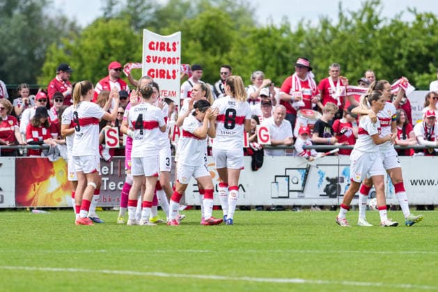 2. Frauen Bundesliga: SC Sand vs. VfB Stuttgart, 17.05.2026 Die Stuttgarterinnen die sich vor dem Anpfiff abklatschen 2. Frauen Bundesliga: SC Sand vs. VfB Stuttgart, Adams Arena SC Sand, 17.05.2026 DFB DFL REGULATIONS PROHIBIT ANY USE OF PHOTOGRAPHS AS IMAGE SEQUENCES AND OR QUASI-VIDEO. Copyright: xBEAUTIFULxSPORTS Boscox