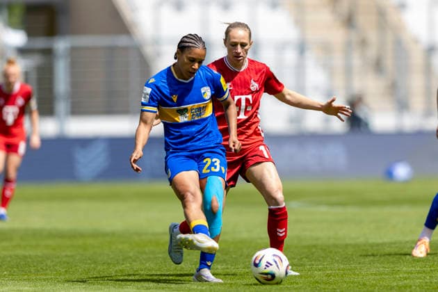 Google Pixel Frauen-Bundesliga: FC Carl Zeiss Jena vs. 1. FC Köln; Jena; 17.05.2026 Josephine Afua Kyerewaa Bonsu ( 23; FC Carl Zeiss Jena) gegen Pauline Bremer ( 11; 1. FC Köln) Google Pixel Frauen-Bundesliga: FC Carl Zeiss Jena vs. 1. FC Köln; ad hoc arena im Ernst-Abbe-Sportfeld; 17.05.2026 DFB REGULATIONS PROHIBIT ANY USE OF PHOTOGRAPHS AS IMAGE SEQUENCES AND OR QUASI-VIDEO. Copyright: xBEAUTIFULxSPORTS Duehringx