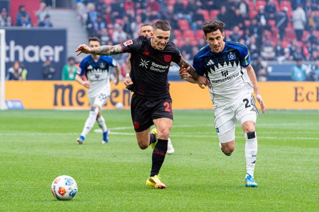 Leverkusen, Deutschland 16. Mai 2026: 1. BL - 2025 2026 - Sp. 34 - Bayer 04 Leverkusen gegen Hamburger SV Im Bild: v. li. im Zweikampf Alejandro Grimaldo (LEV) und Nicolas Capaldo (HSV) DFL DFB regulations prohibit any use of photographs as image sequences and or quasi-video BayArena Nordrhein Westfalen *** Leverkusen, Germany 16 May 2026 1 BL 2025 2026 Sp 34 Bayer 04 Leverkusen v Hamburger SV Pictured from left in a duel Alejandro Grimaldo LEV and Nicolas Capaldo HSV DFL DFB regulations prohibit any use of photographs as image sequences and or quasi video BayArena Nordrhein Westfalen Copyright: xFotostandx xKruczynskix