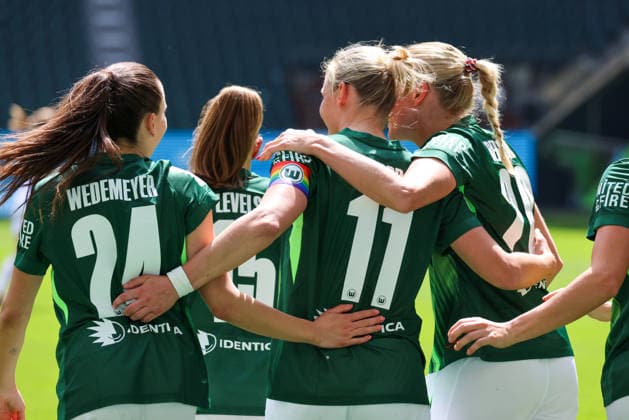 Wolfsburg, Deutschland: 17. Mai 2026 - 1. Frauen Bundesliga - 26. Spieltag - VfL Wolfsburg vs. 1. FC Nürnberg Im Bild: Torschützin Alexandra Popp (VfL), die heute ihr letztes Spiel nach 14 Jahren spielt, macht das Tor zum 1:0 für Wolfsburg und jubelt Copyright: HMBxMedia MadeleinexFantini