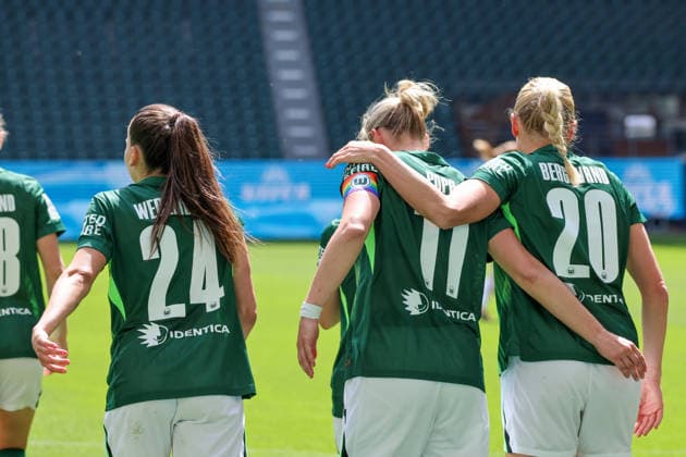 Wolfsburg, Deutschland: 17. Mai 2026 - 1. Frauen Bundesliga - 26. Spieltag - VfL Wolfsburg vs. 1. FC Nürnberg Im Bild: Torschützin Alexandra Popp (VfL), die heute ihr letztes Spiel nach 14 Jahren spielt, macht das Tor zum 1:0 für Wolfsburg und jubelt Copyright: HMBxMedia MadeleinexFantini