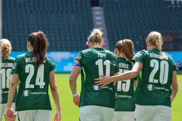 Wolfsburg, Deutschland: 17. Mai 2026 - 1. Frauen Bundesliga - 26. Spieltag - VfL Wolfsburg vs. 1. FC Nürnberg Im Bild: Torschützin Alexandra Popp (VfL), die heute ihr letztes Spiel nach 14 Jahren spielt, macht das Tor zum 1:0 für Wolfsburg und jubelt Copyright: HMBxMedia MadeleinexFantini