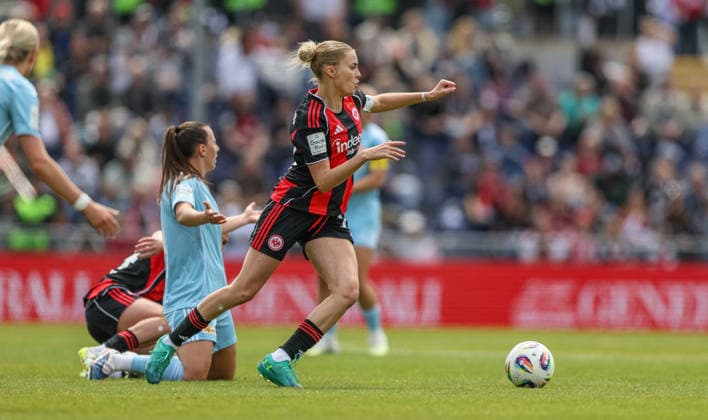 GER, Frankfurt, Eintracht Frankfurt vs Union Berlin, Google Pixel Bundesliga, Fussball, DFB, Spielzeit 2025 2026, Stadion am Brentanobad, 26. Spieltag im Bild v.l.: Hannah Eurlings (Union Berlin 14), Laura Freigang (Eintracht Frankfurt Frauen 10), Zweikampf DFB DFL REGULATIONS PROHIBIT ANY USE OF PHOTOGRAPHS AS IMAGE SEQUENCES AND OR QUASI-VIDEO, 17.05.2026 Copyright: HMBxMedia HendrikxHamelau