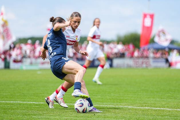 2. Frauen Bundesliga: SC Sand vs. VfB Stuttgart, 17.05.2026 Zweikampf zwischen Dafina Redzepi (VfB Stuttgart, 7) und Kim Schneider (SC Sand, 8) 2. Frauen Bundesliga: SC Sand vs. VfB Stuttgart, Adams Arena SC Sand, 17.05.2026 DFB DFL REGULATIONS PROHIBIT ANY USE OF PHOTOGRAPHS AS IMAGE SEQUENCES AND OR QUASI-VIDEO. Copyright: xBEAUTIFULxSPORTS Boscox