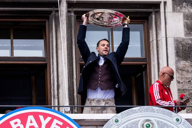 MUNICH, GERMANY - MAY 17: Manuel Neuer (FC Bayern Muenchen, 1) with the trophy on the balcony during the Meisterfeier of FC Bayern Muenchen at Marienplatz on May 17, 2026 in Munich, Germany. Bavaria Germany Copyright: xSteffiexWunderlx