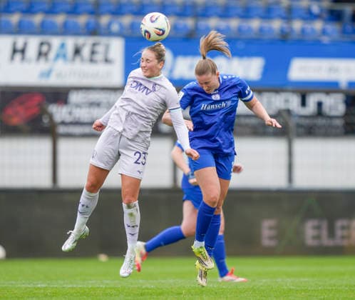 17.05.2026, Hänsch-Arena, Meppen, GER, Fußball, 2. Bundesliga, Frauen: SV Meppen vs VfL Bochum, Kopfballduell mit Nina Rolfes (SV Meppen 3) DFL REGULATIONS PROHIBIT ANY USE OF PHOTOGRAPHS AS IMAGE SEQUENCES AND OR QUASI-VIDEO. Meppen Niedersachsen Deutschland Hänsch-Arena