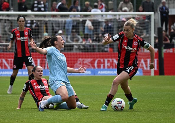 17.05.2026, xsltx, Fussball Google Pixel Frauen-Bundesliga, Eintracht Frankfurt - 1.FC Union Berlin v.l. GÃ raldine Reuteler (Eintracht Frankfurt), Hannah Eurlings (1. FC Union Berlin), Laura Freigang (Eintracht Frankfurt) (DFL DFB REGULATIONS PROHIBIT ANY USE OF PHOTOGRAPHS as IMAGE SEQUENCES and or QUASI-VIDEO)