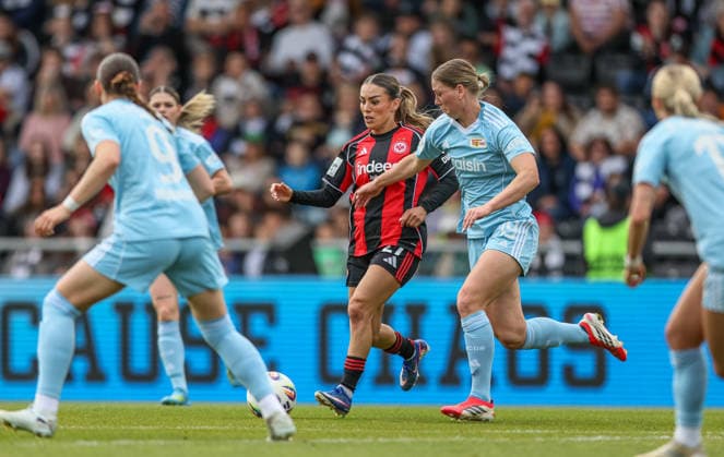 GER, Frankfurt, Eintracht Frankfurt vs Union Berlin, Google Pixel Bundesliga, Fussball, DFB, Spielzeit 2025 2026, Stadion am Brentanobad, 26. Spieltag im Bild v.l.: Ereleta Memeti (Eintracht Frankfurt Frauen 27), Samantha Steuerwald (Union Berlin 19) DFB DFL REGULATIONS PROHIBIT ANY USE OF PHOTOGRAPHS AS IMAGE SEQUENCES AND OR QUASI-VIDEO, 17.05.2026 Copyright: HMBxMedia HendrikxHamelau