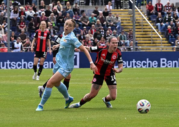17.05.2026, xsltx, Fussball Google Pixel Frauen-Bundesliga, Eintracht Frankfurt - 1.FC Union Berlin v.l. Lia Kamber (1. FC Union Berlin) kann GÃ raldine Reuteler (Eintracht Frankfurt) nur mit einem Foul stoppen (DFL DFB REGULATIONS PROHIBIT ANY USE OF PHOTOGRAPHS as IMAGE SEQUENCES and or QUASI-VIDEO)