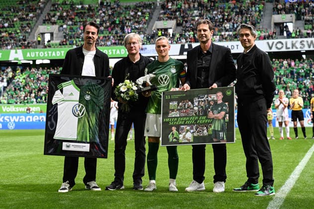 Fußball I Frauen I Saison 2025-2026 I Bundesliga I 26. Spieltag I VfL Wolfsburg - 1. FC Nürnberg I 17.05.2026 Verabschiedung Alexandra Popp (11, VfL Wolfsburg) (Mitte) vor dem Spiel, Abschiedsspiel Freisteller, Nahaufnahme, Porträt, Portrait, Einzelfoto, Einzelbild, Körper Wolfsburg Volkswagen Arena Niedersachsen Deutschland Copyright: xLobeca InesxHähnelx