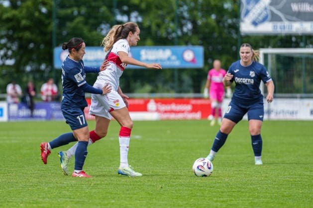 2. Frauen Bundesliga: SC Sand vs. VfB Stuttgart, 17.05.2026 Zweikampf zwischen Rio Takizawa (SC Sand, 17) und Fabienne Dongus (VfB Stuttgart, 33) 2. Frauen Bundesliga: SC Sand vs. VfB Stuttgart, Adams Arena SC Sand, 17.05.2026 DFB DFL REGULATIONS PROHIBIT ANY USE OF PHOTOGRAPHS AS IMAGE SEQUENCES AND OR QUASI-VIDEO. Copyright: xBEAUTIFULxSPORTS Boscox