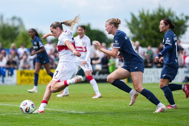 2. Frauen Bundesliga: SC Sand vs. VfB Stuttgart, 17.05.2026 Zweikampf zwischen Milena Fischer (SC Sand, 6) und Dafina Redzepi (VfB Stuttgart, 7) 2. Frauen Bundesliga: SC Sand vs. VfB Stuttgart, Adams Arena SC Sand, 17.05.2026 DFB DFL REGULATIONS PROHIBIT ANY USE OF PHOTOGRAPHS AS IMAGE SEQUENCES AND OR QUASI-VIDEO. Copyright: xBEAUTIFULxSPORTS Boscox