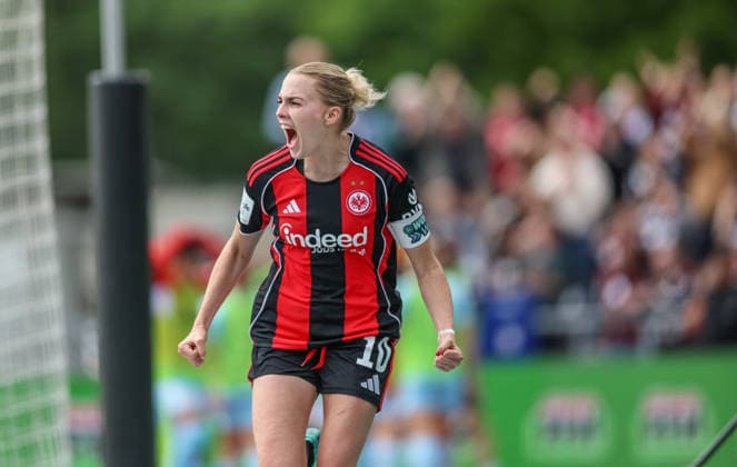 GER, Frankfurt, Eintracht Frankfurt vs Union Berlin, Google Pixel Bundesliga, Fussball, DFB, Spielzeit 2025 2026, Stadion am Brentanobad, 26. Spieltag im Bild: Geraldine Reuteler (Eintracht Frankfurt Frauen 14), Laura Freigang (Eintracht Frankfurt Frauen 10), Tor, Jubel und Freude, Emotionen, 2:2 DFB DFL REGULATIONS PROHIBIT ANY USE OF PHOTOGRAPHS AS IMAGE SEQUENCES AND OR QUASI-VIDEO, 17.05.2026 Copyright: HMBxMedia HendrikxHamelau