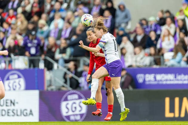 Selina Vobian Club Freiburg) und Jaqueline Meissner (SGS Essen) im Zweikampf waehrend des Spiels der Frauen Fussball Bundesliga zwischen SGS Essen und Sport-Club Freiburg, Stadion an der Hafenstrasse am 17. May 2026 in Essen, Deutschland. (Foto von Mario Hommes DeFodi Images) +++ Selina Vobian (Sport-Club Freiburg) und Jaqueline Meissner (SGS Essen) battle for the ball during the Women s Soccer Bundesliga match between SGS Essen and Sport-Club Freiburg at Stadion an der Hafenstrasse on May 17, 2026 in Essen, Germany. (Photo by Mario Hommes DeFodi Images) DFL regulations prohibit any use of photographs as image sequences and or quasi-video. -
