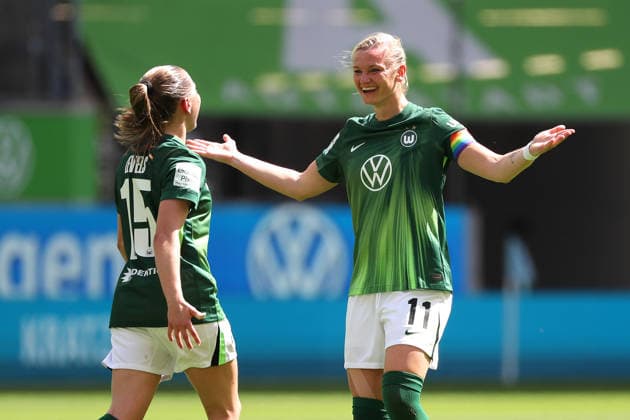 VfL vs. Nürnberg, BL Frauen Wolfsburg, 17.05.2026, Fußball, Frauen, Google Pixel Bundesliga, Saison 2025 2026, VfL Wolfsburg vs 1. FC Nürnberg: Alexandra Popp (VfL Wolfsburg) jubelt mit Janou Levels (VfL Wolfsburg) nach ihrem Tor zum 2:0 AOK Stadion Niedersachsen Deutschland