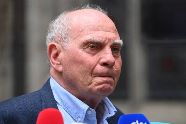Uli HOENESS (Höness,Ehrenpraesident Bayern Muenchen), Einzelbild,angeschnittenes Einzelmotiv,Portraet,Portrait,Porträt. Meisterfeier FC Bayern Muenchen auf dem Rathausbalkon auf dem Marienplatz in Muenchen am 17.05.2026. Fussball 1. Bundesliga Saison 2025 2026, 34.Spieltag,