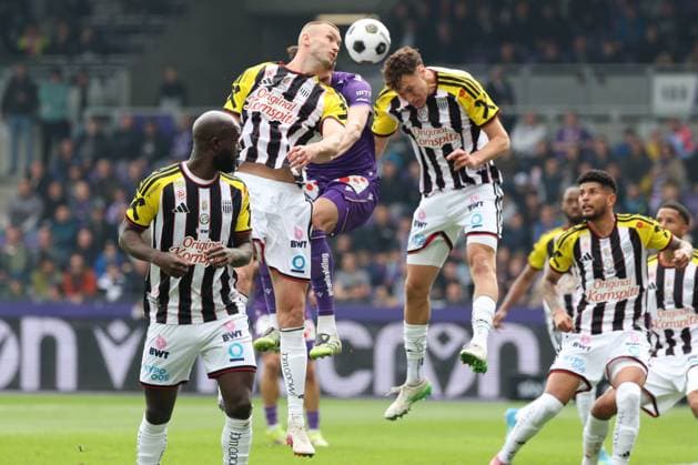 17.05.2026 - SOCCER - 2025-2026 ADMIRAL BUNDESLIGA, Austria Wien vs LASK Sasa Kalajdzic (LASK) in aerial duel VIENNA VIENNA, AUSTRIA – Generali Arena FK Austria Wien Generali Arena AUSTRIA