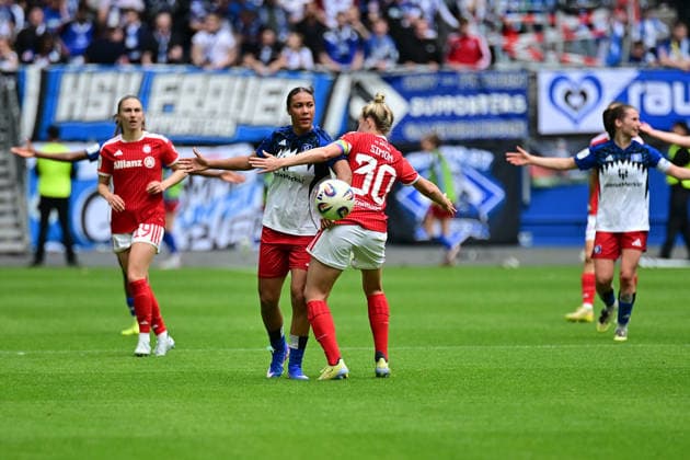 Fußball I Frauen I Saison 2025-2026 I Bundesliga I 26. Spieltag I Hamburger SV - FC Bayern München I 17.05.2026 Zweikampf, Duell: Melina Krüger (9, Hamburger SV) und Carolin Simon (30, FC Bayern München) Hamburg Volksparkstadion Hamburg Deutschland Copyright: xLobeca WolfxGebhardtx