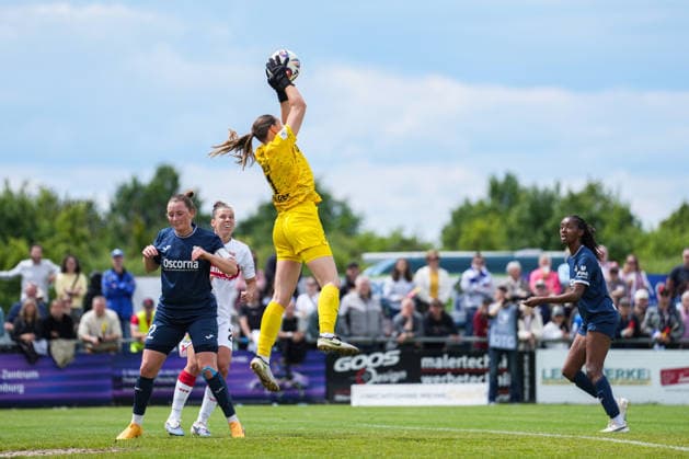 2. Frauen Bundesliga: SC Sand vs. VfB Stuttgart, 17.05.2026 Jule Baum (SC Sand, 1) die den Ball aus der Luft holt 2. Frauen Bundesliga: SC Sand vs. VfB Stuttgart, Adams Arena SC Sand, 17.05.2026 DFB DFL REGULATIONS PROHIBIT ANY USE OF PHOTOGRAPHS AS IMAGE SEQUENCES AND OR QUASI-VIDEO. Copyright: xBEAUTIFULxSPORTS Boscox