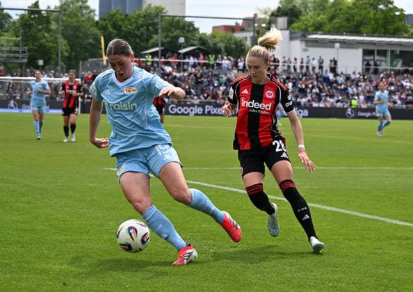 17.05.2026, xsltx, Fussball Google Pixel Frauen-Bundesliga, Eintracht Frankfurt - 1.FC Union Berlin v.l. Samantha Steuerwald (1. FC Union Berlin), Rebecka Blomqvist (Eintracht Frankfurt) (DFL DFB REGULATIONS PROHIBIT ANY USE OF PHOTOGRAPHS as IMAGE SEQUENCES and or QUASI-VIDEO)