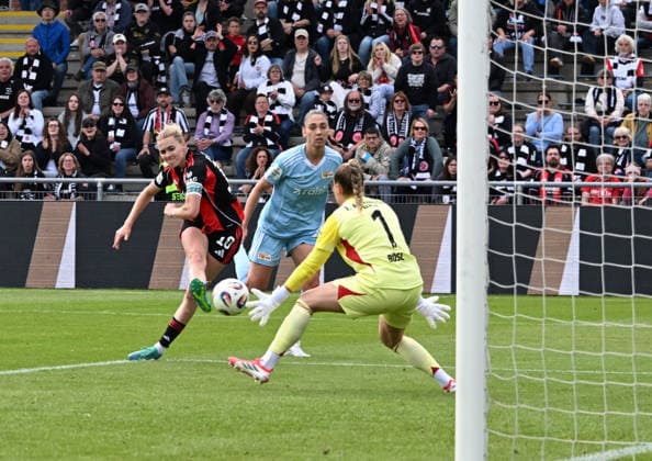 17.05.2026, xsltx, Fussball Google Pixel Frauen-Bundesliga, Eintracht Frankfurt - 1.FC Union Berlin v.l. Laura Freigang (Eintracht Frankfurt) trifft zum 2:2 (DFL DFB REGULATIONS PROHIBIT ANY USE OF PHOTOGRAPHS as IMAGE SEQUENCES and or QUASI-VIDEO)