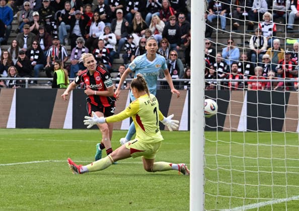 17.05.2026, xsltx, Fussball Google Pixel Frauen-Bundesliga, Eintracht Frankfurt - 1.FC Union Berlin v.l. Laura Freigang (Eintracht Frankfurt) trifft zum 2:2 (DFL DFB REGULATIONS PROHIBIT ANY USE OF PHOTOGRAPHS as IMAGE SEQUENCES and or QUASI-VIDEO)