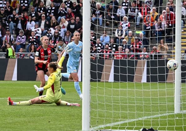 17.05.2026, xsltx, Fussball Google Pixel Frauen-Bundesliga, Eintracht Frankfurt - 1.FC Union Berlin v.l. Laura Freigang (Eintracht Frankfurt) trifft zum 2:2 (DFL DFB REGULATIONS PROHIBIT ANY USE OF PHOTOGRAPHS as IMAGE SEQUENCES and or QUASI-VIDEO)