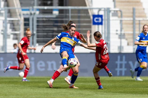 Google Pixel Frauen-Bundesliga: FC Carl Zeiss Jena vs. 1. FC Köln; Jena; 17.05.2026 Merza Julevic ( 10; FC Carl Zeiss Jena) gegen Laura Donhauser ( 25; 1. FC Köln) Google Pixel Frauen-Bundesliga: FC Carl Zeiss Jena vs. 1. FC Köln; ad hoc arena im Ernst-Abbe-Sportfeld; 17.05.2026 DFB REGULATIONS PROHIBIT ANY USE OF PHOTOGRAPHS AS IMAGE SEQUENCES AND OR QUASI-VIDEO. Copyright: xBEAUTIFULxSPORTS Duehringx