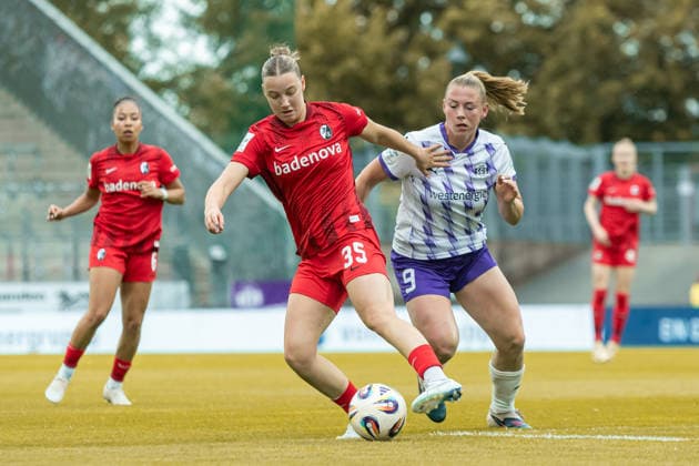 Zoe Schick Club Freiburg) und Ramona Maier (SGS Essen) im Zweikampf waehrend des Spiels der Frauen Fussball Bundesliga zwischen SGS Essen und Sport-Club Freiburg, Stadion an der Hafenstrasse am 17. May 2026 in Essen, Deutschland. (Foto von Mario Hommes DeFodi Images) +++ Zoe Schick (Sport-Club Freiburg) und Ramona Maier (SGS Essen) battle for the ball during the Women s Soccer Bundesliga match between SGS Essen and Sport-Club Freiburg at Stadion an der Hafenstrasse on May 17, 2026 in Essen, Germany. (Photo by Mario Hommes DeFodi Images) DFL regulations prohibit any use of photographs as image sequences and or quasi-video. -