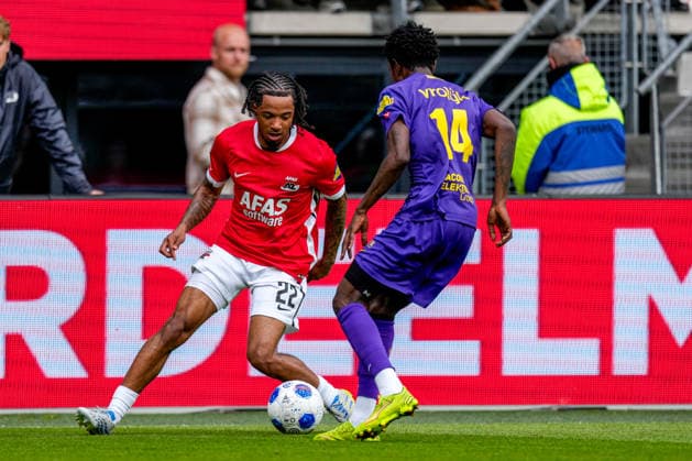 2026-05-17 AZ Alkmaar v NAC Breda - Dutch Eredivisie ALKMAAR, NETHERLANDS - MAY 17: Elijah Dijkstra of AZ Alkmaar runs with the ball during the Dutch Eredivisie match between AZ Alkmaar and NAC Breda at AFAS Stadion on May 17, 2026 in Alkmaar, Netherlands. Alkmaar AFAS Stadion Netherlands Content not available for redistribution in The Netherlands directly or indirectly through any third parties. Copyright: xEdxvanxdexPolx