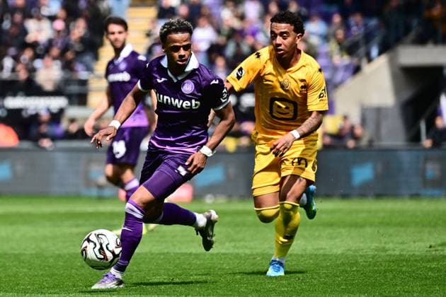 RSC Anderlecht v KV Mechelen - Jupiler Pro League Champions Play-Off ANDERLECHT, BELGIUM - MAY 17 : Camara Ilay midfielder of RSC Anderlecht and Van Brederode Myron forward of KV Mechelen battle for the ball during the Jupiler Pro League Champions Play-Off match between RSC Anderlecht and KV Mechelen on May 17, 2026 in Anderlecht, Belgium, 17 05 2026 Anderlecht Belgium  Copyright: xPeterxDexVoechtx