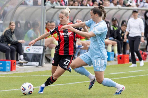 Google Pixel Frauen Bundesliga: Eintracht Frankfurt - 1. FC Union Berlin, 17.05.2026 Nadine Riesen (Eintracht Frankfurt 22) & Hannah Eurlings (1. FC Union Berlin 14) im Zweikmapf um den Ball, Eintracht Frankfurt - 1. FC Union Berlin, Frankfurt, Stadion am Brentanobad, 17.5.2026 Copyright: xBEAUTIFULxSPORTS Gawlikx