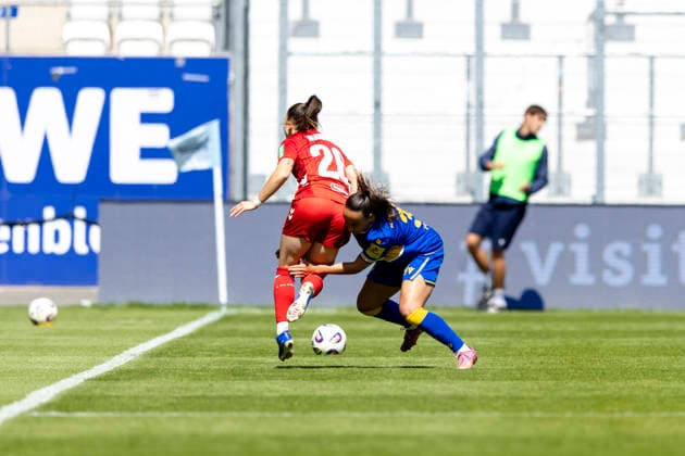 Google Pixel Frauen-Bundesliga: FC Carl Zeiss Jena vs. 1. FC Köln; Jena; 17.05.2026 Martyna Wiankowska ( 26; 1. FC Köln) gegen Nelly Juckel ( 31; FC Carl Zeiss Jena) Google Pixel Frauen-Bundesliga: FC Carl Zeiss Jena vs. 1. FC Köln; ad hoc arena im Ernst-Abbe-Sportfeld; 17.05.2026 DFB REGULATIONS PROHIBIT ANY USE OF PHOTOGRAPHS AS IMAGE SEQUENCES AND OR QUASI-VIDEO. Copyright: xBEAUTIFULxSPORTS Duehringx
