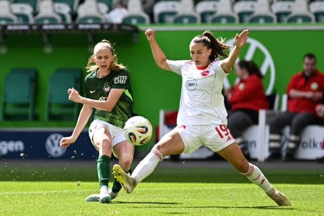Fußball I Frauen I Saison 2025-2026 I Bundesliga I 26. Spieltag I VfL Wolfsburg - 1. FC Nürnberg I 17.05.2026 Zweikampf Vivien Endemann (25, VfL Wolfsburg) und Sanja Homann (19, 1. FC Nürnberg) Wolfsburg Volkswagen Arena Niedersachsen Deutschland Copyright: xLobeca InesxHähnelx