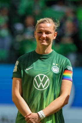 Wolfsburg, Deutschland: 17. Mai 2026 - 1. Frauen Bundesliga - 26. Spieltag - VfL Wolfsburg vs. 1. FC Nürnberg Im Bild: Alexandra Popp (VfL), die heute nach 14 Jahren ihr letztes Spiel für den VfL Wolfsburg bestreitet und verabschiedet wird Copyright: HMBxMedia MadeleinexFantini