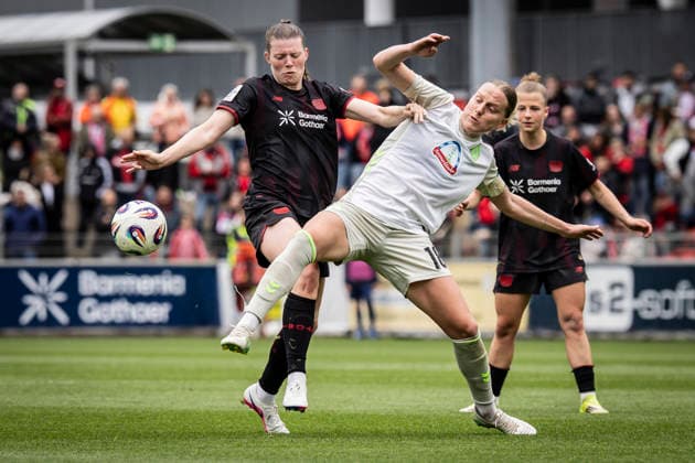 LEVERKUSEN, 17.05.2026 - Lina Hausicke (Werder Bremen, 18), Claudia Wenger (Bayer 04 Leverkusen, 5), Kristin Kögel (Bayer 04 Leverkusen, 11) während der Begegnung Bayer 04 Leverkusen - Werder Bremen an Spieltag 26 der Google Pixel Frauen-Bundesliga am 17.05.2026 im Ulrich-Haberland-Stadion in Leverkusen (Nordrhein-Westfalen). DFL REGULATIONS PROHIBIT ANY USE OF PHOTOGRAPHS AS IMAGE SEQUENCES AND OR QUASI-VIDEO. Nordrhein-Westfalen Deutschland Copyright: xAxelxKohringx